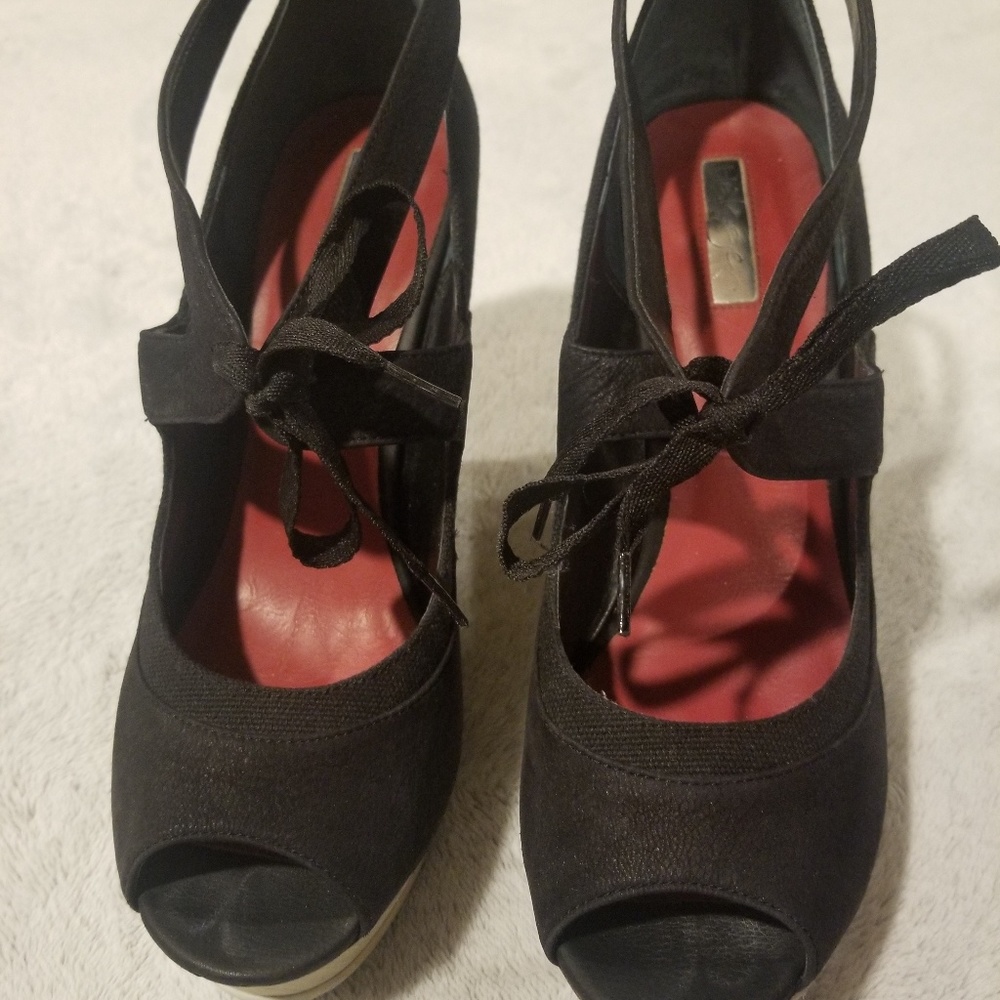 Black Wedges
